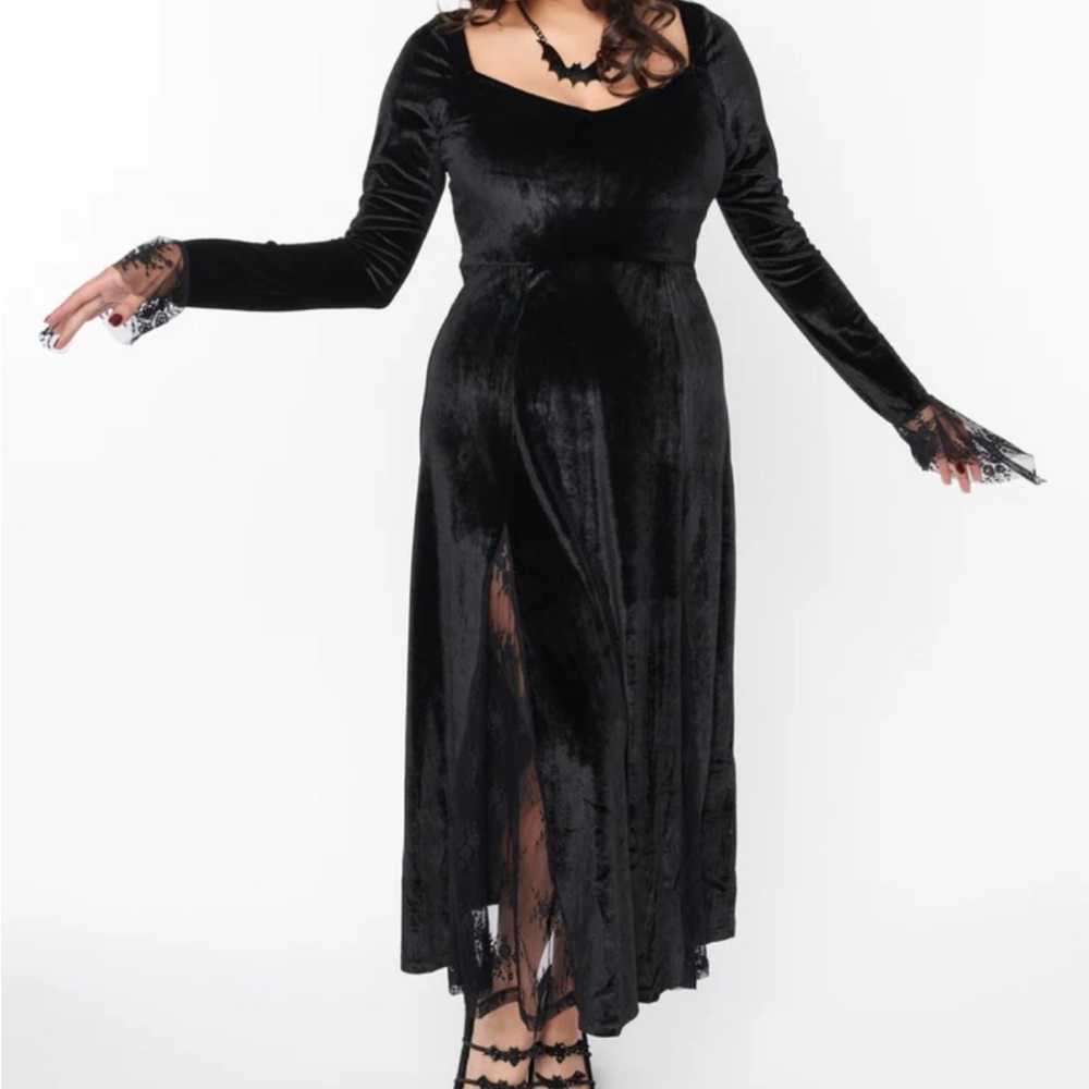 Unique Vintage Black Velvet Witchy Maxi Dress 
Size- Large
